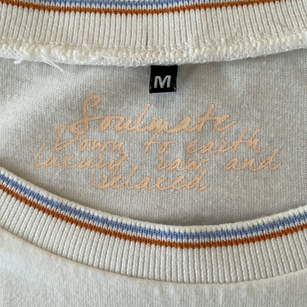 🤍Soulmates White Tee with Gold 'MUSE' - Picture 4 of 6